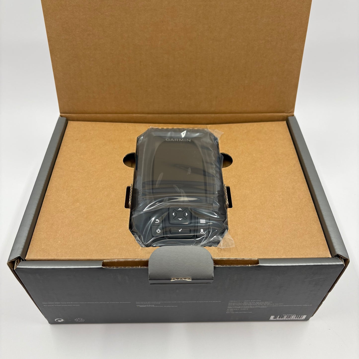 New Garmin Striker Vivid 4CV + Transducer Fishfinder GPS 03294