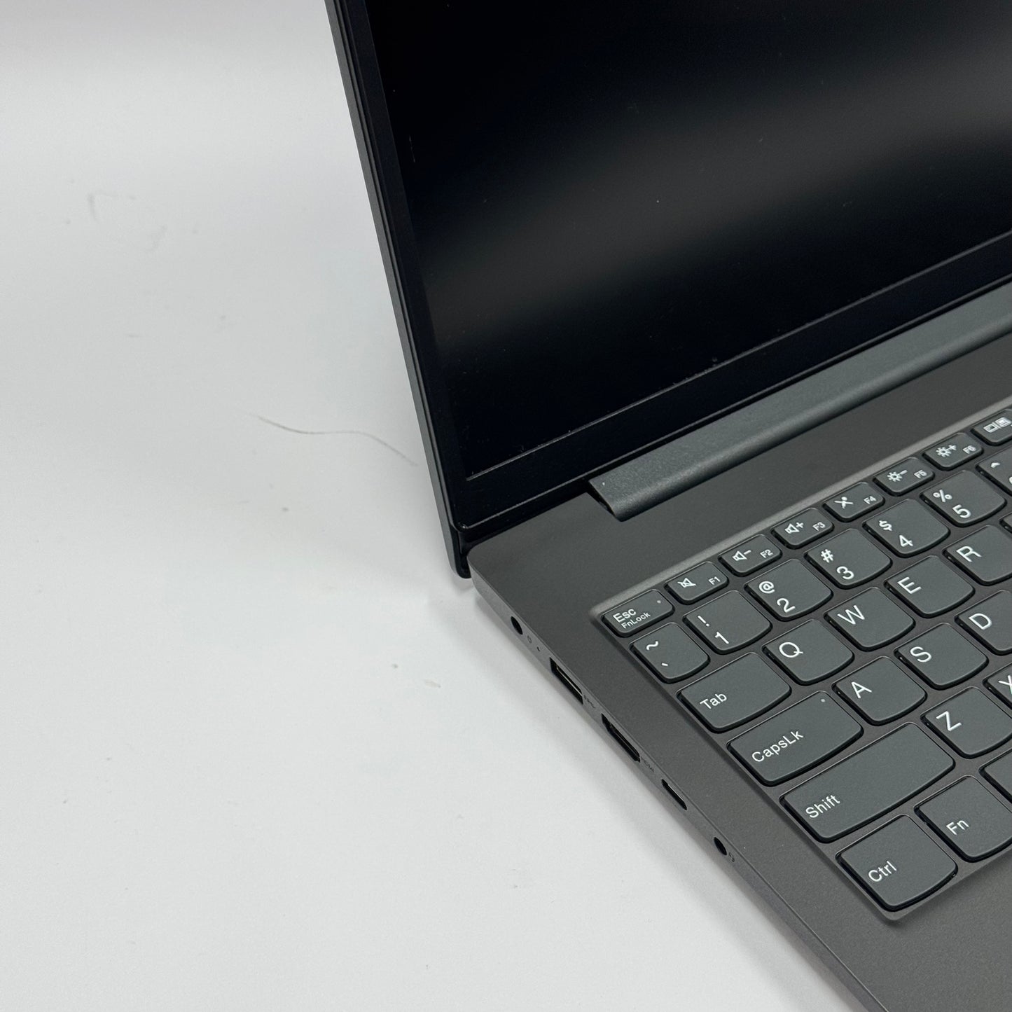 Lenovo V15 G4 83CR 15.6" AMD Ryzen 7 7730u 2.0GHz 16GB RAM 512GB SSD