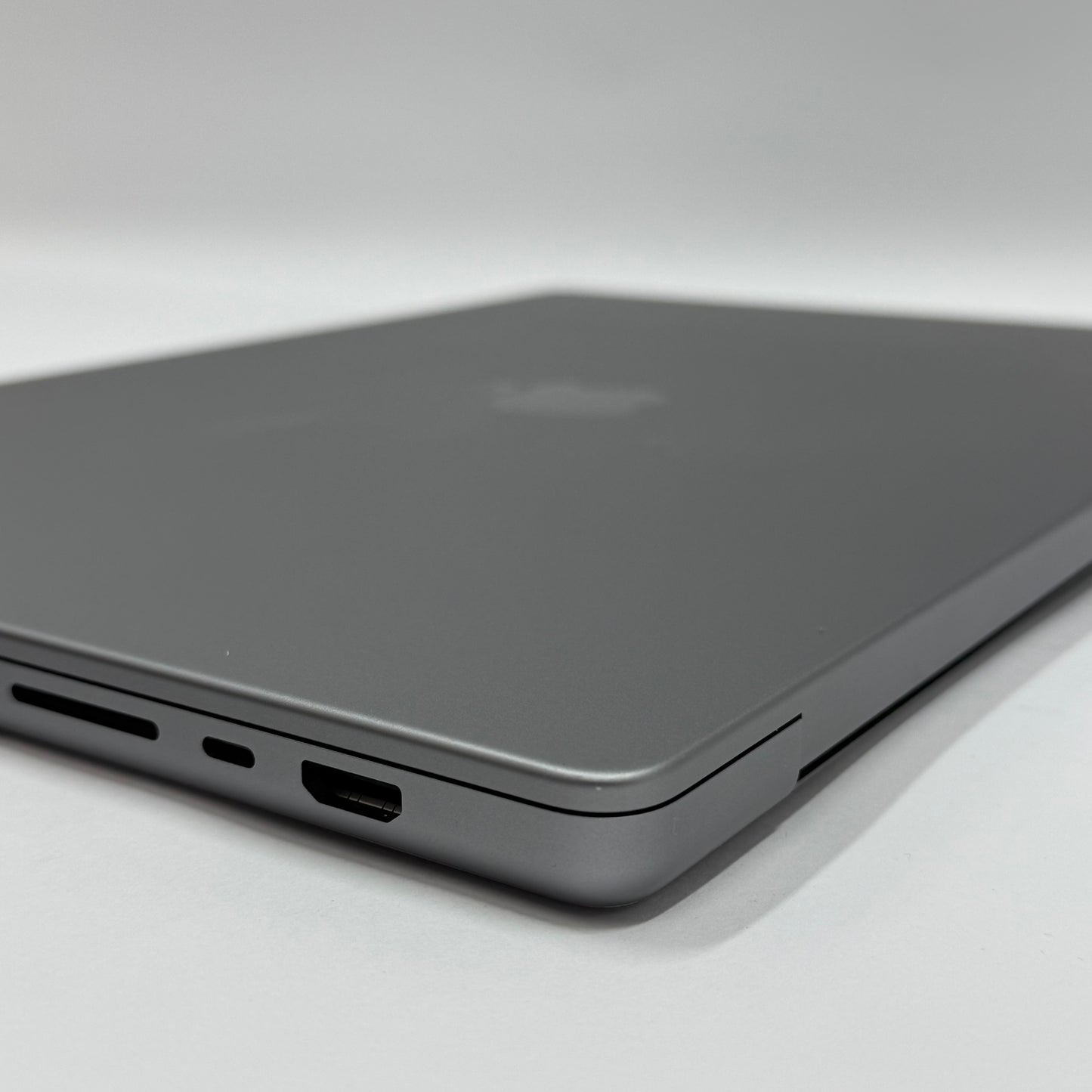 2021 Apple MacBook Pro 16" M1 Max 32C GPU 3.2GHz 32GB RAM 1TB SSD A2485