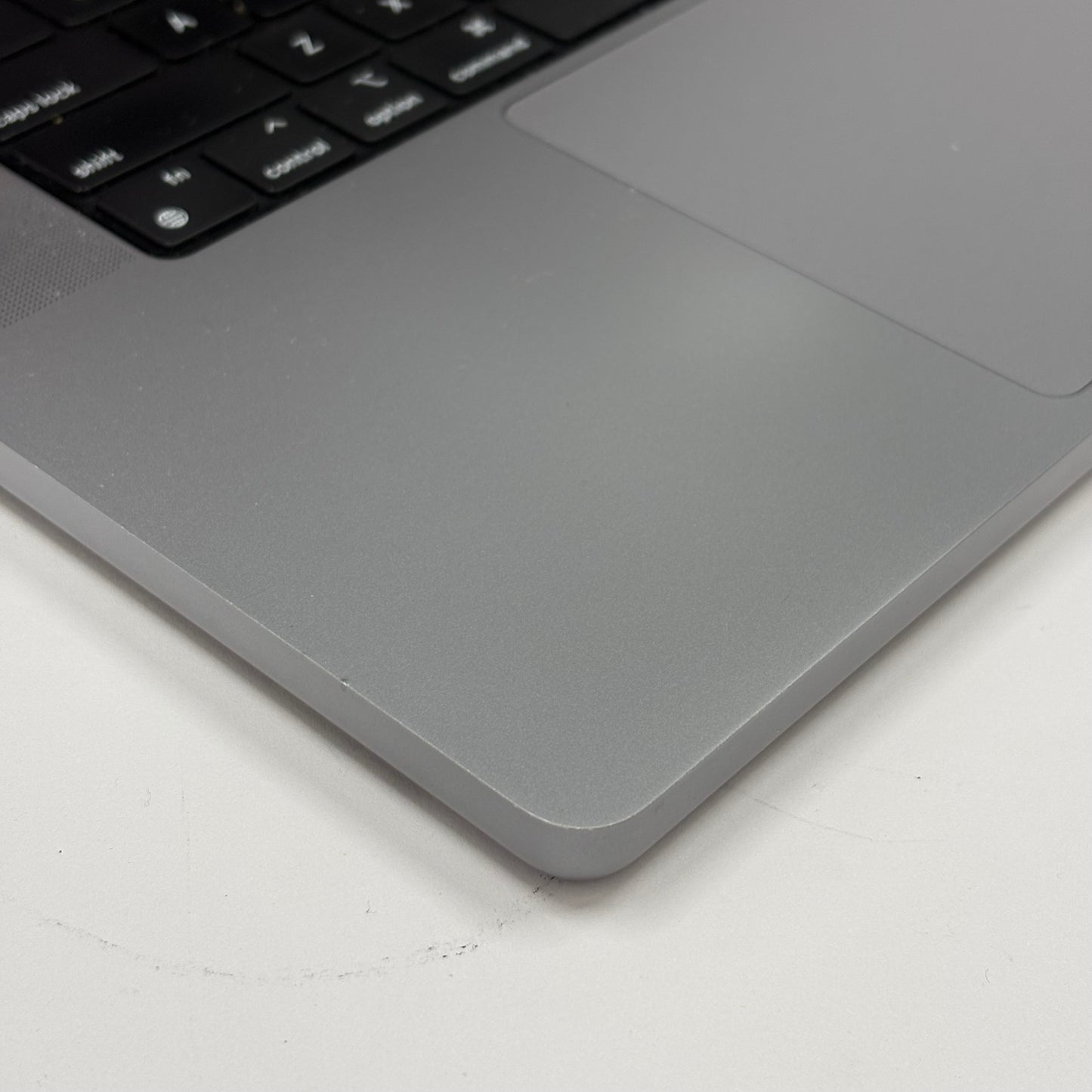 2021 Apple MacBook Pro 16" M1 Pro 16 Core 3.2GHz 16GB RAM 2TB SSD A2485