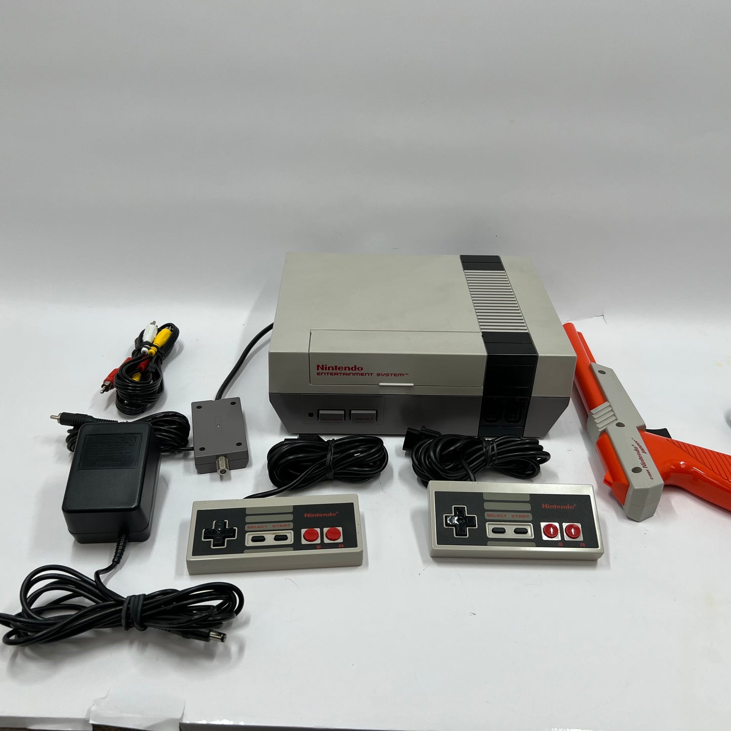 Nintendo Entertainment System NES Video Game Console NES-001 Bundle