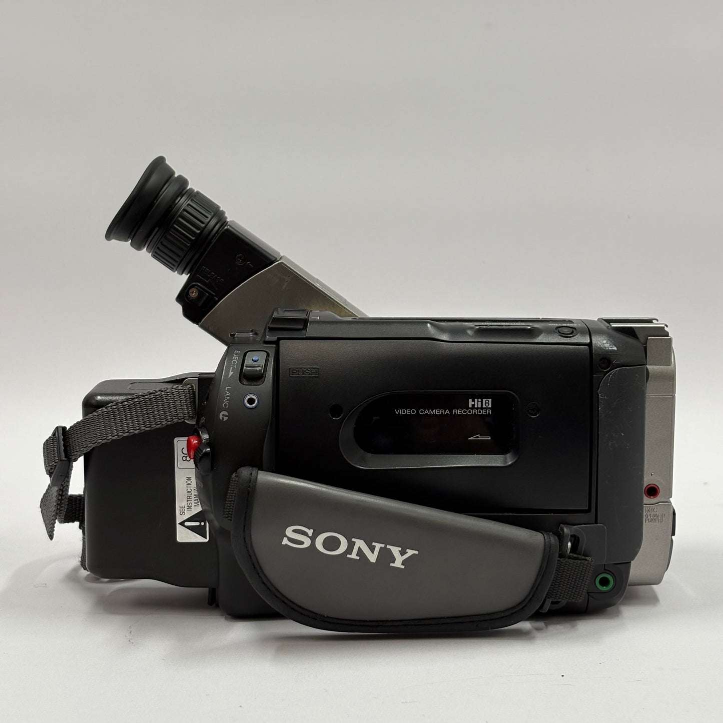Sony Handycam Vision Cassette Video Camcorder CCD-TRV65 Camera Only