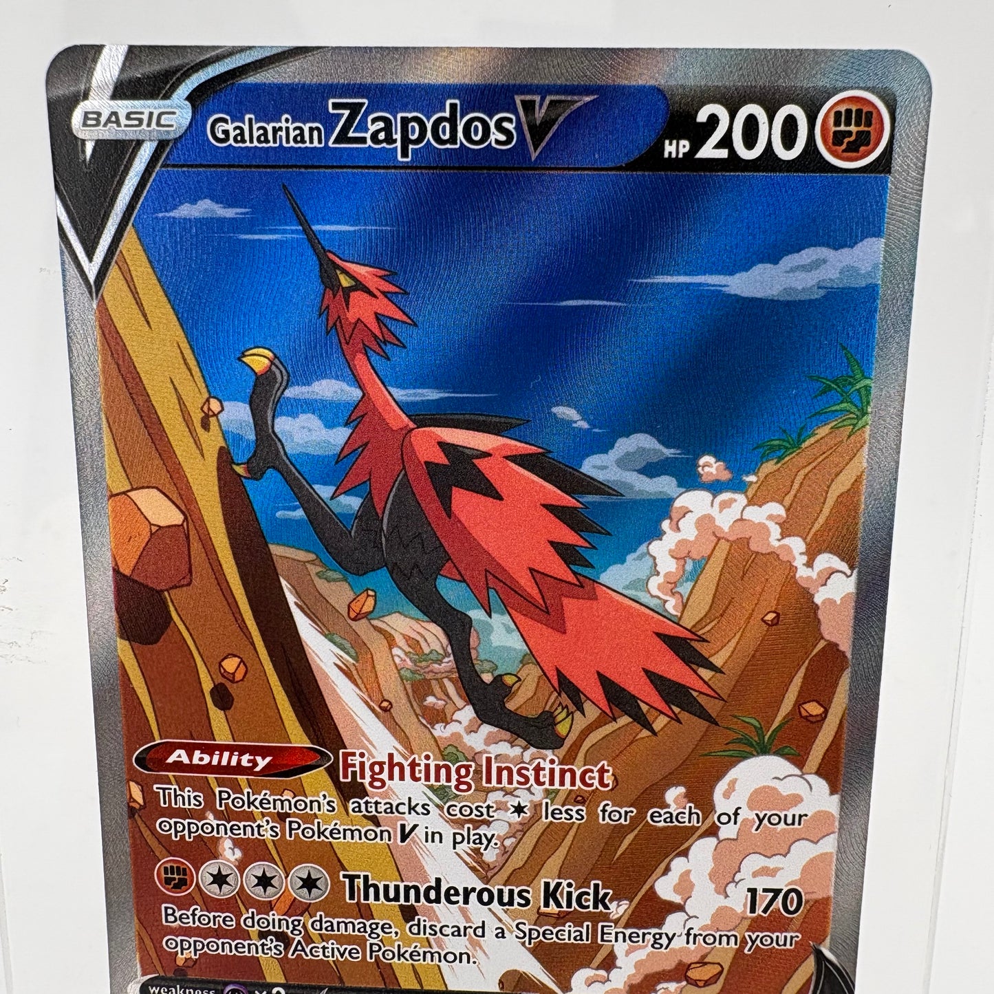 Pokémon TCG Chilling Reign Galarian Zapdos V #174 Holo English NM