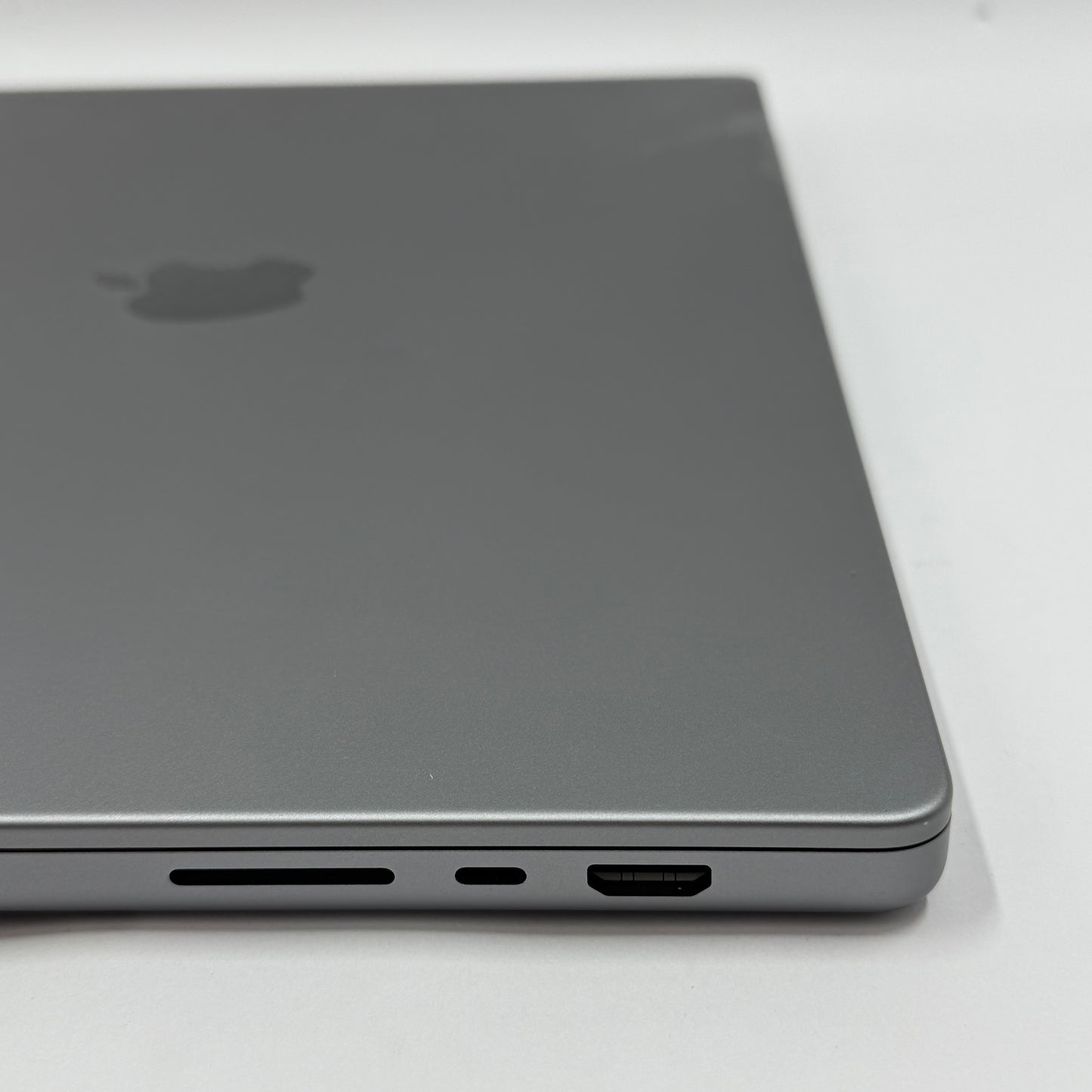 2021 Apple MacBook Pro 16" M1 Max 32C GPU 3.2GHz 32GB RAM 1TB SSD A2485