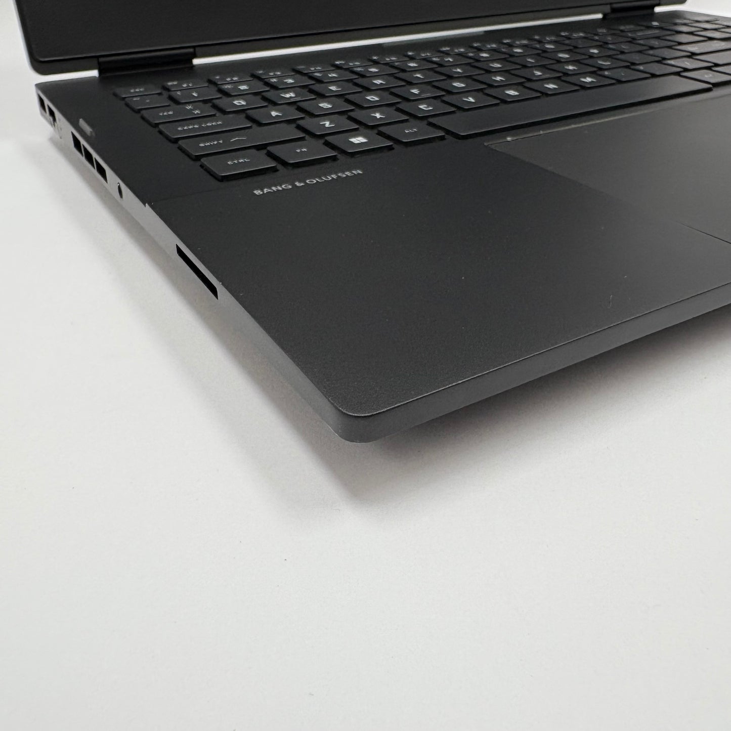 HP OMEN 16-N0027NR 16" Ryzen 7 6800H 3.2GHz 16GB RAM 1TB SSD Radeon RX 6650M