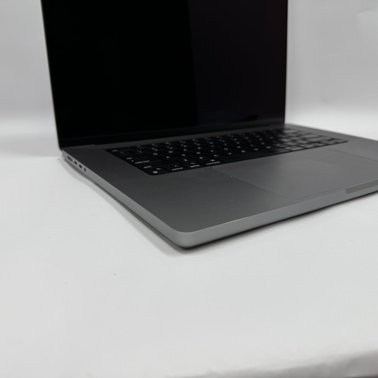 2021 Apple MacBook Pro 16" M1 Pro 16C GPU 3.2GHz 16GB RAM 2TB SSD A2485