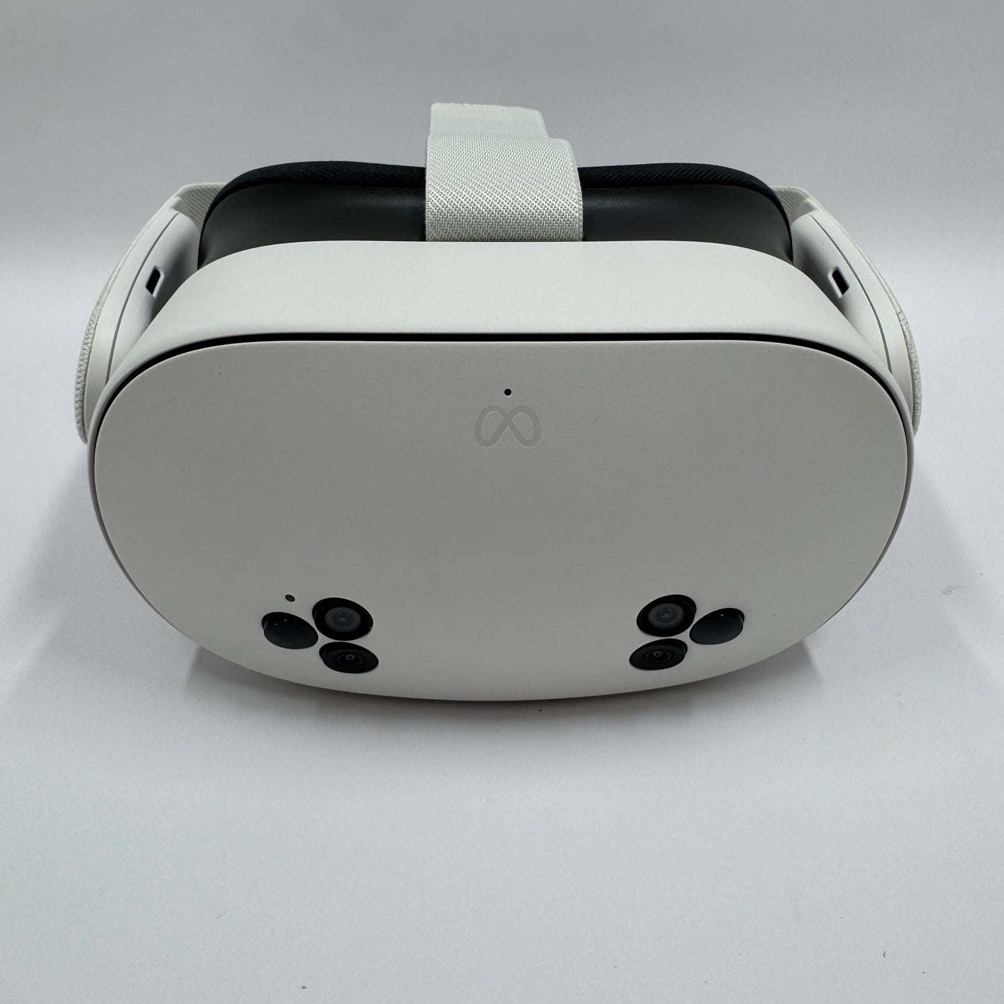 Meta Quest 3S 128GB Standalone All-in-One VR Headset P97
