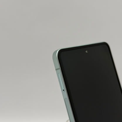 Unlocked Samsung Galaxy Z Flip7 12GB RAM 256GB SM-F766U1 Arctic Silver