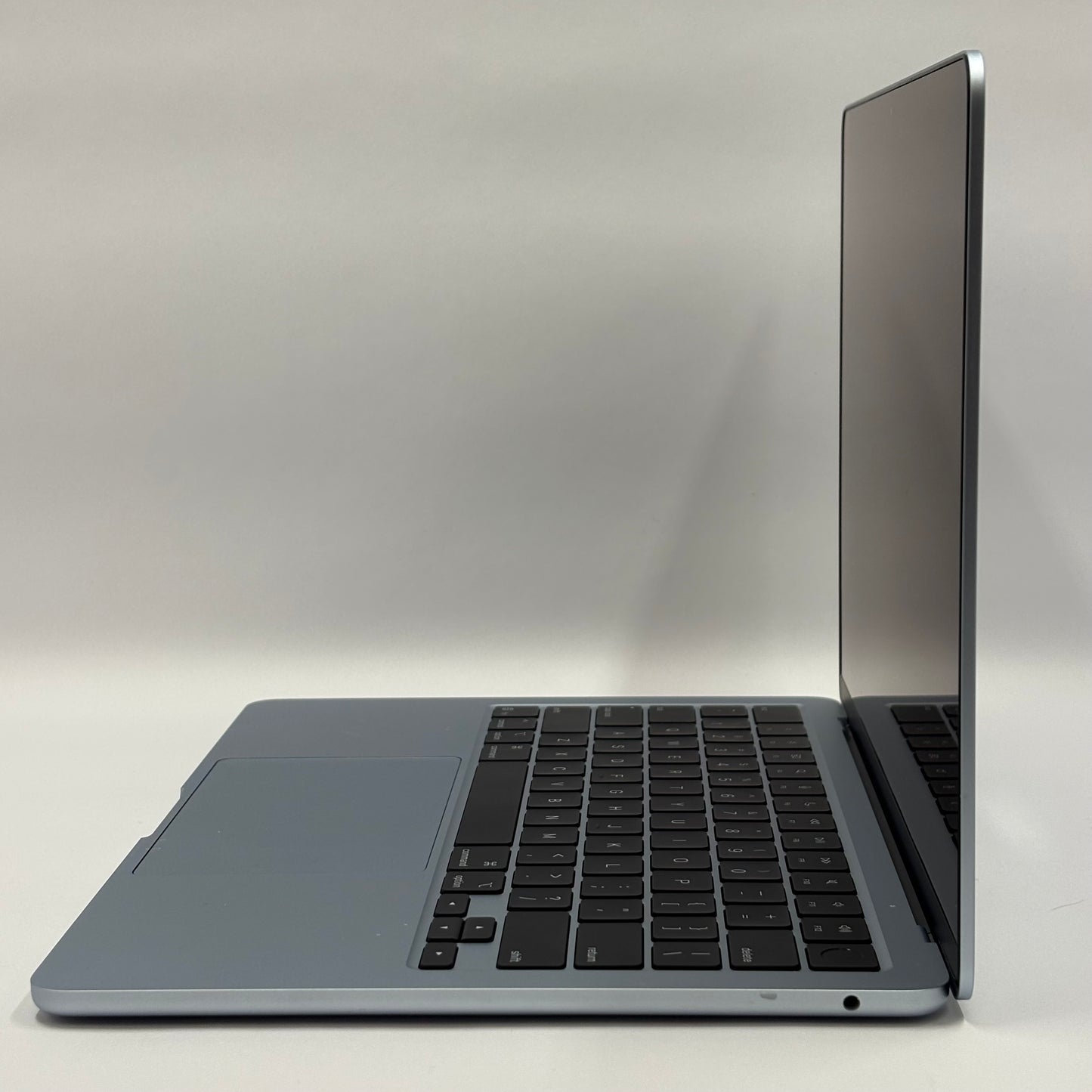 2025 Apple MacBook Air 13.6" M4 8 Core 4.5GHz 16GB RAM 256GB SSD A3240