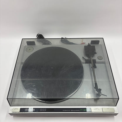 Yamaha P-300 Stereo Turntable