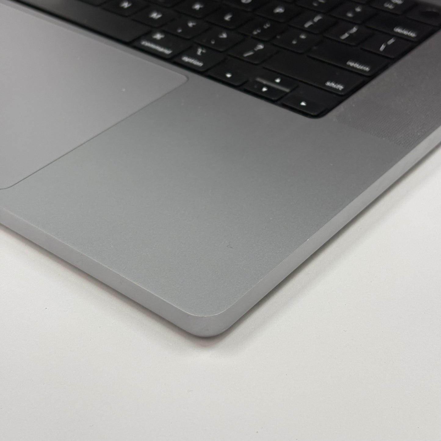 2021 Apple MacBook Pro 16" M1 Pro 16C GPU 3.2GHz 16GB RAM 2TB SSD A2485