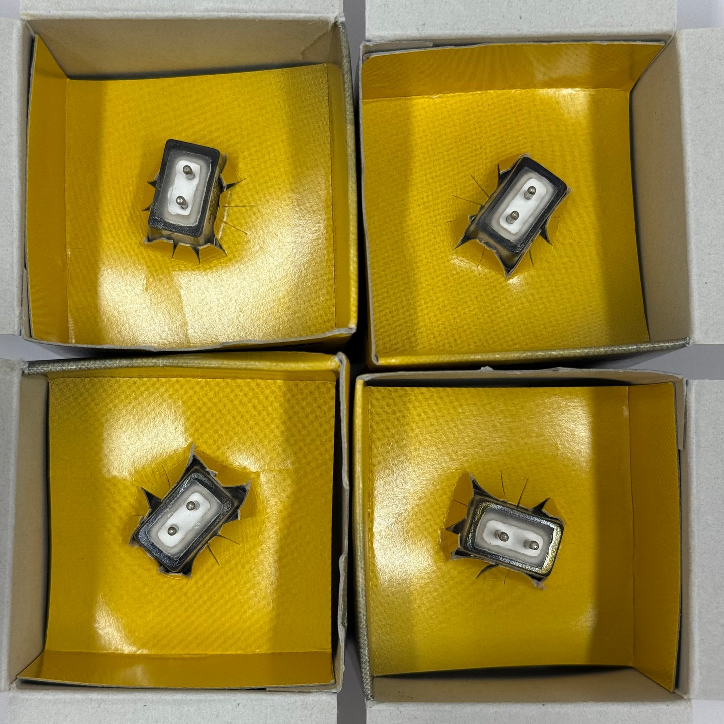 Lot of 4 New Eiko AV / Photo Lamp Projector Bulb 82V 300W