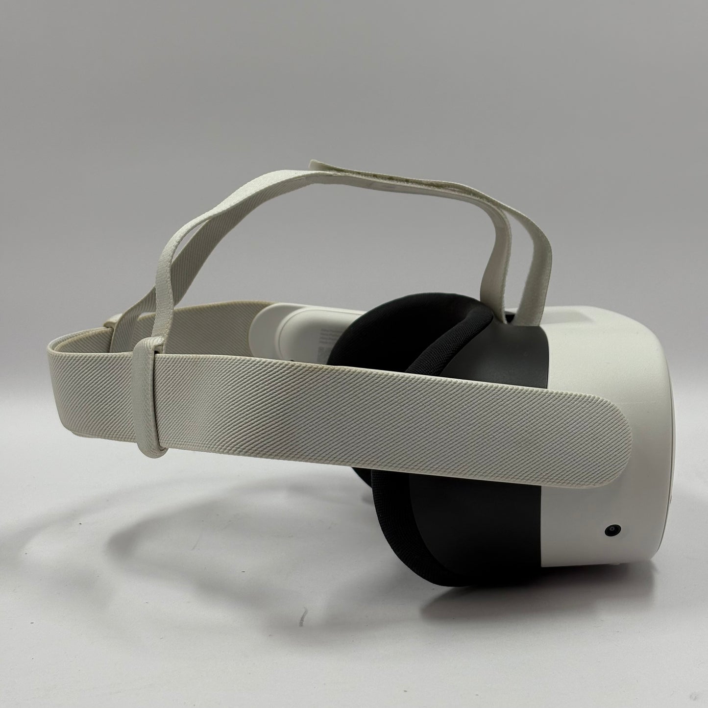 Meta Quest 3S 128GB Standalone All-in-One VR Headset P97