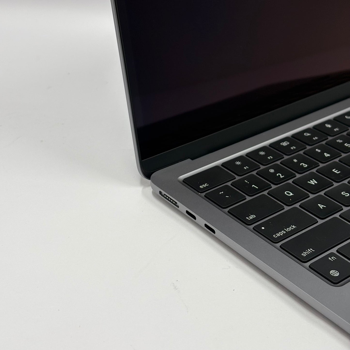 2022 Apple MacBook Air 13.6" M2 8 Core 3.5GHz 16GB RAM 256GB SSD MC7U4LL/A