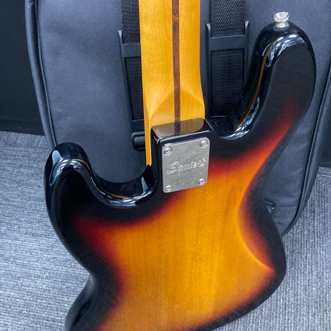 Fender Squire Jazz Bass Electric Guitar Classic Vibe '60s Laurel Fingerboard Sunburst