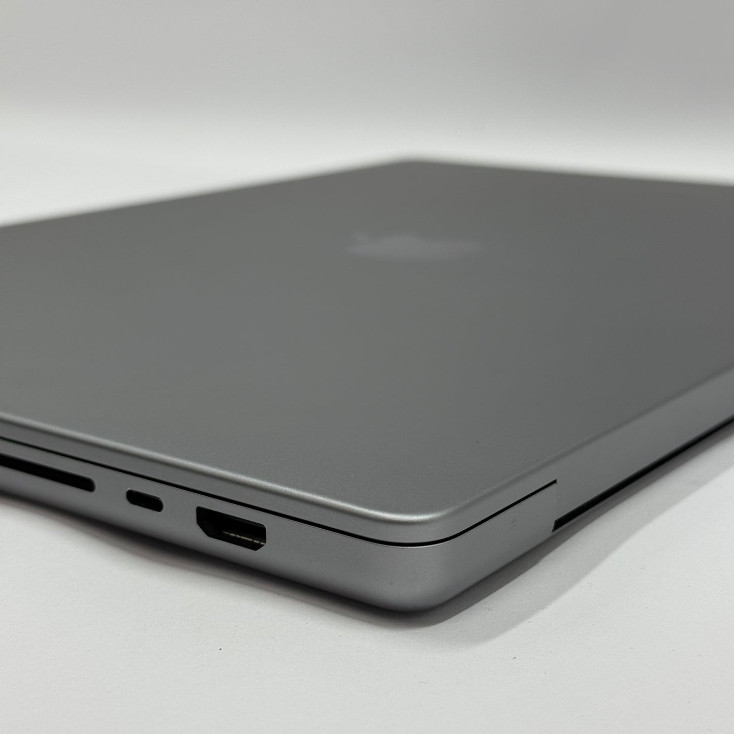 2021 Apple MacBook Pro 16" M1 Pro 16C GPU 3.2GHz 16GB RAM 2TB SSD A2485