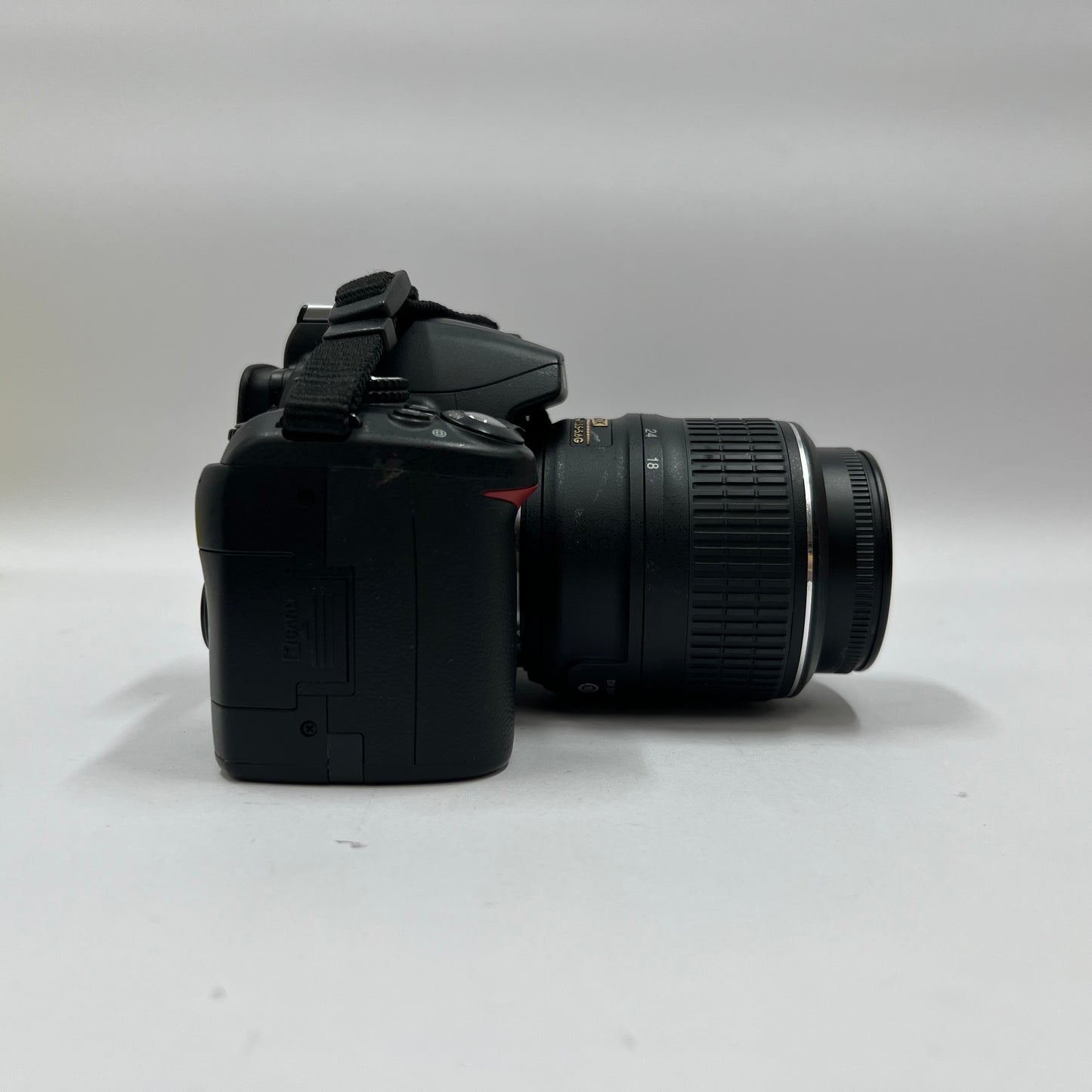 Nikon D3000 10.2MP Digital SLR DSLR Camera 3713 Shutter Count