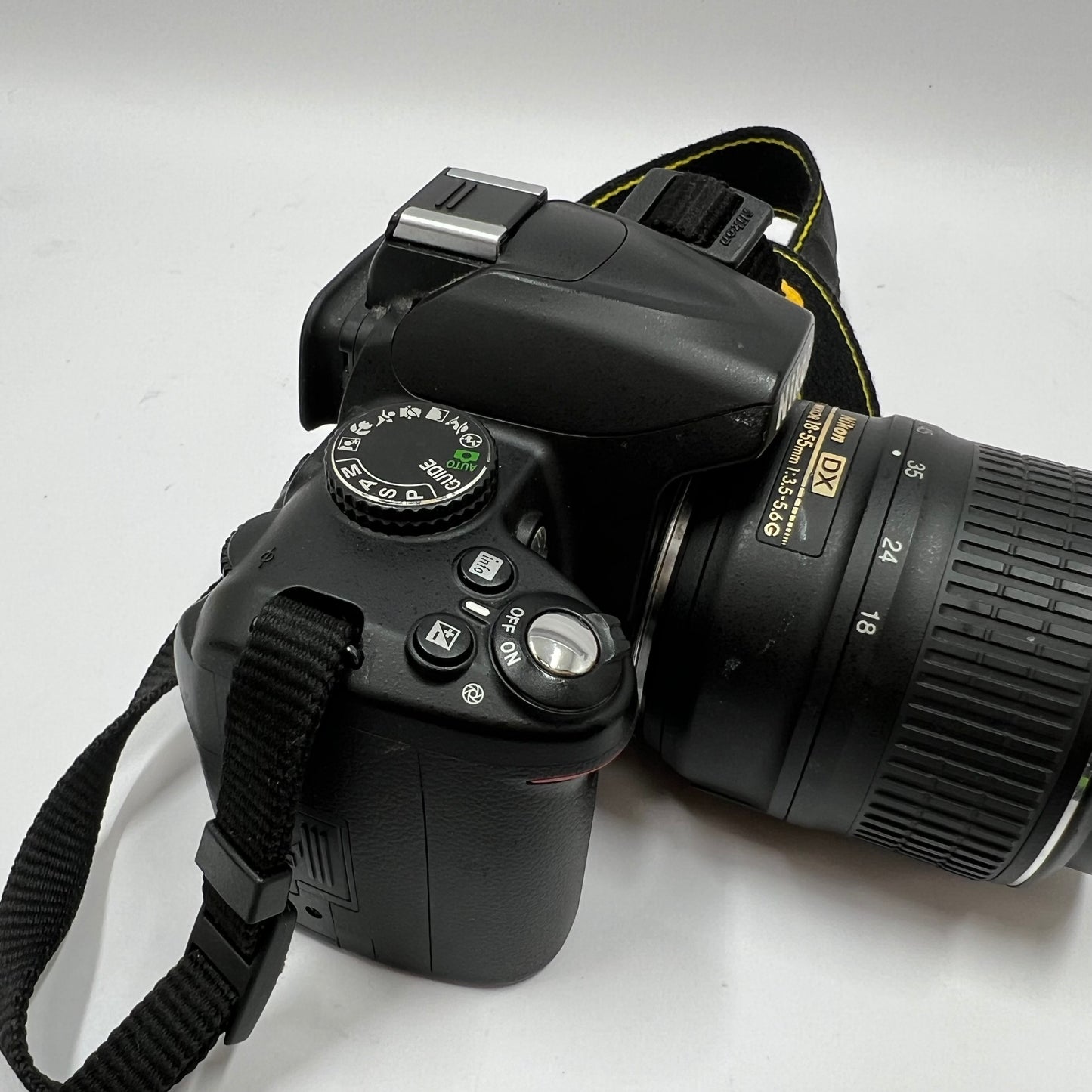Nikon D3000 10.2MP Digital SLR DSLR Camera 3713 Shutter Count
