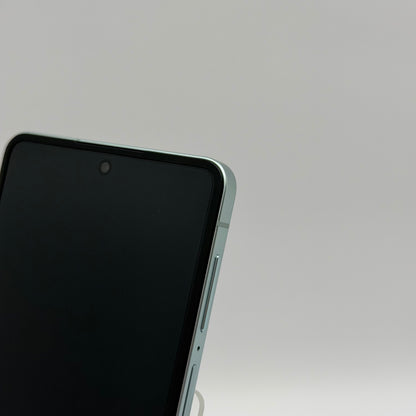 Unlocked Samsung Galaxy Z Flip7 12GB RAM 256GB SM-F766U1 Arctic Silver