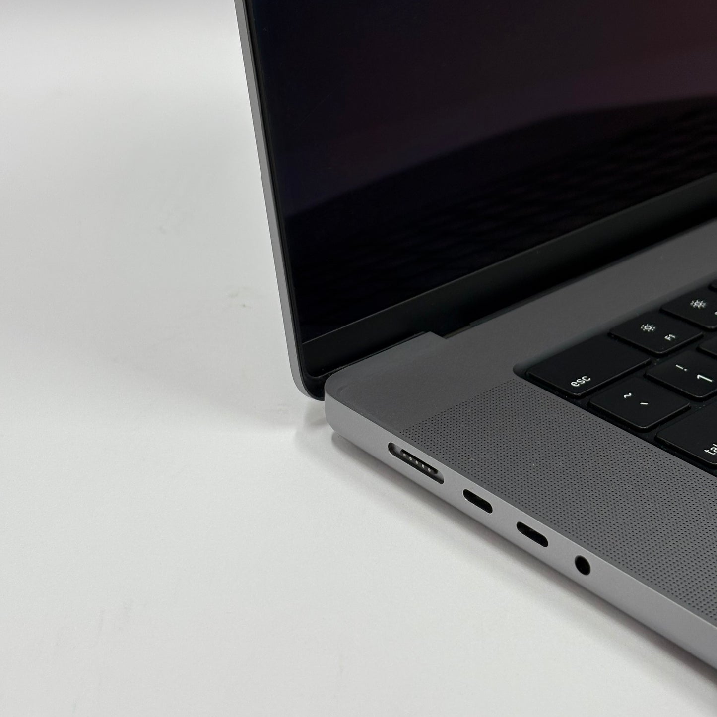 2021 Apple MacBook Pro 16" M1 Pro 16C GPU 3.2GHz 16GB RAM 2TB SSD A2485