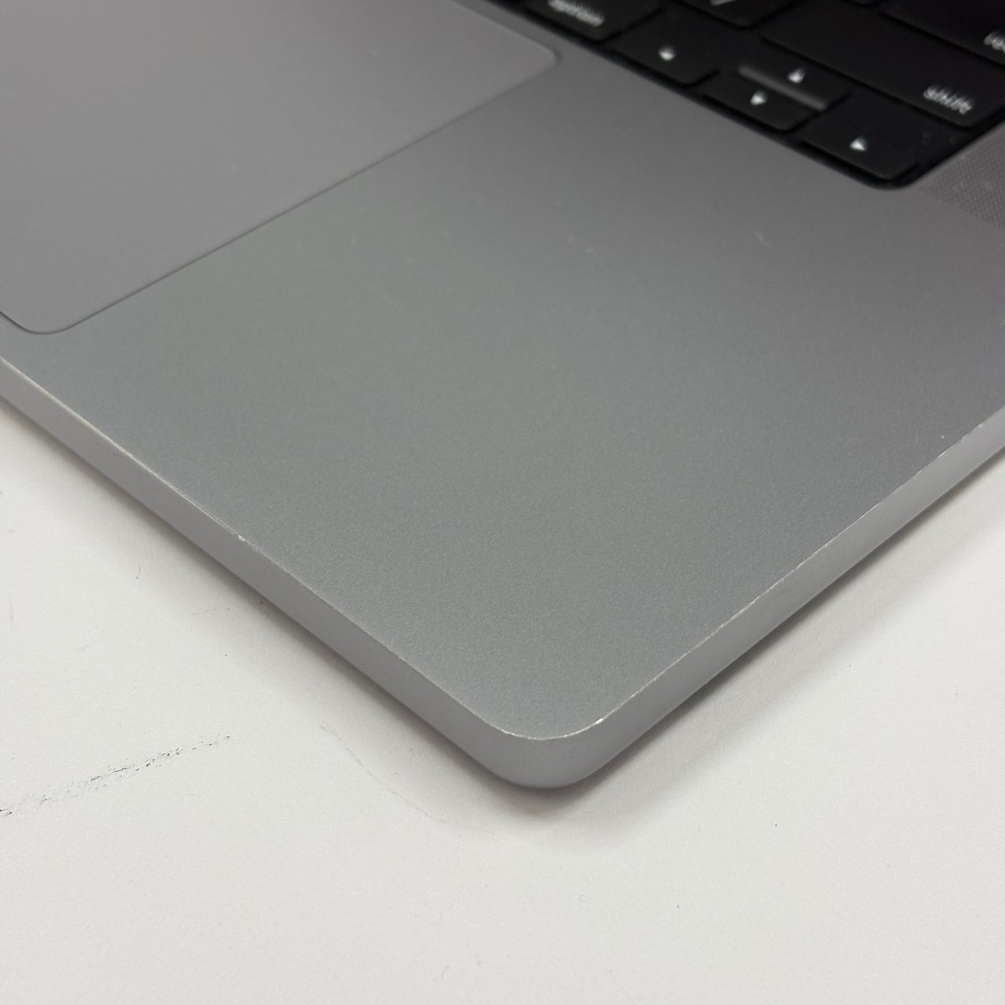 2021 Apple MacBook Pro 16" M1 Pro 16 Core 3.2GHz 16GB RAM 2TB SSD A2485