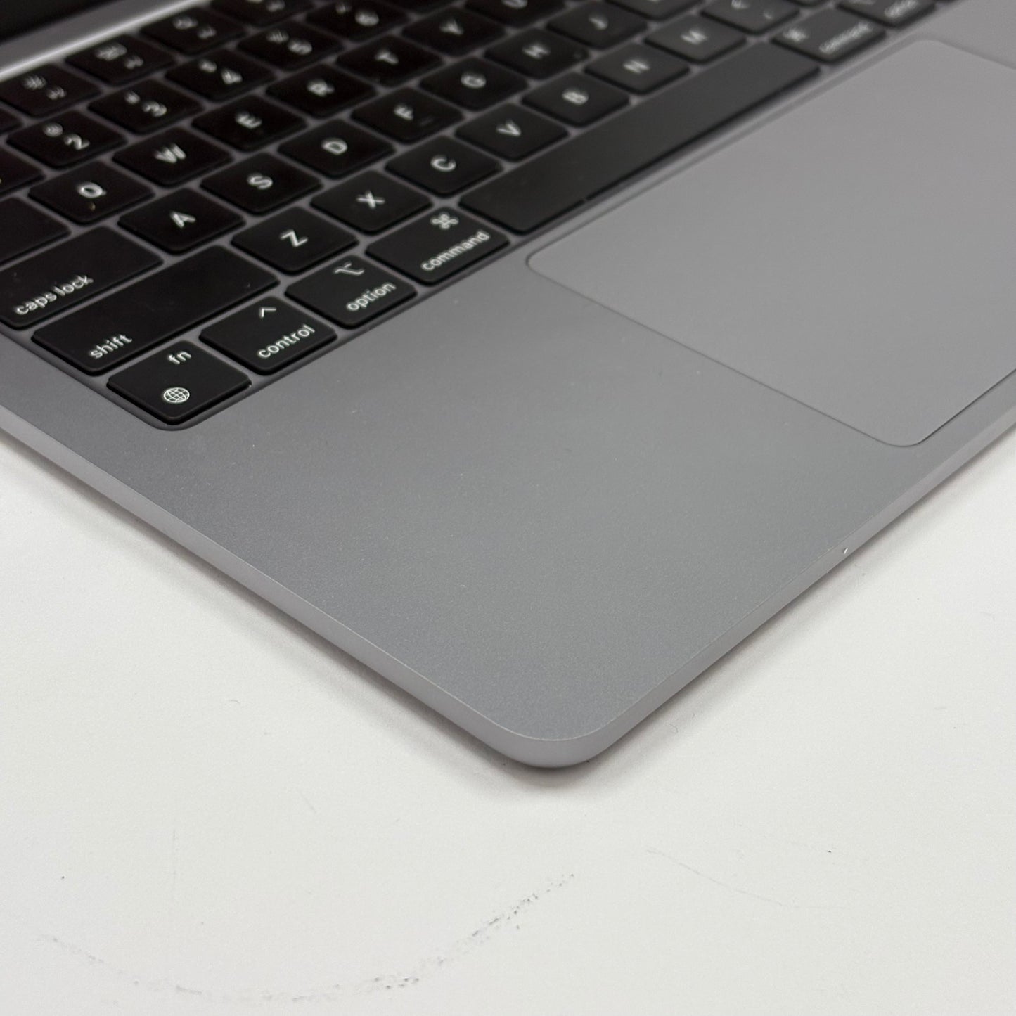 2022 Apple MacBook Air 13.6" M2 8 Core 3.5GHz 16GB RAM 256GB SSD MC7U4LL/A