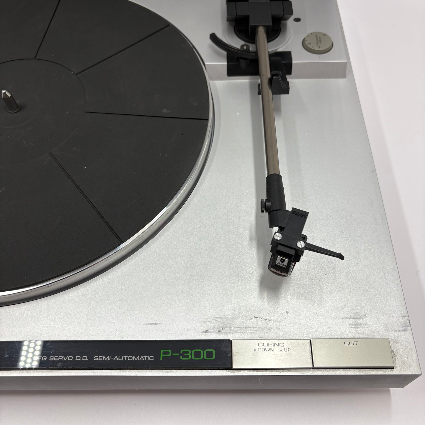 Yamaha P-300 Stereo Turntable