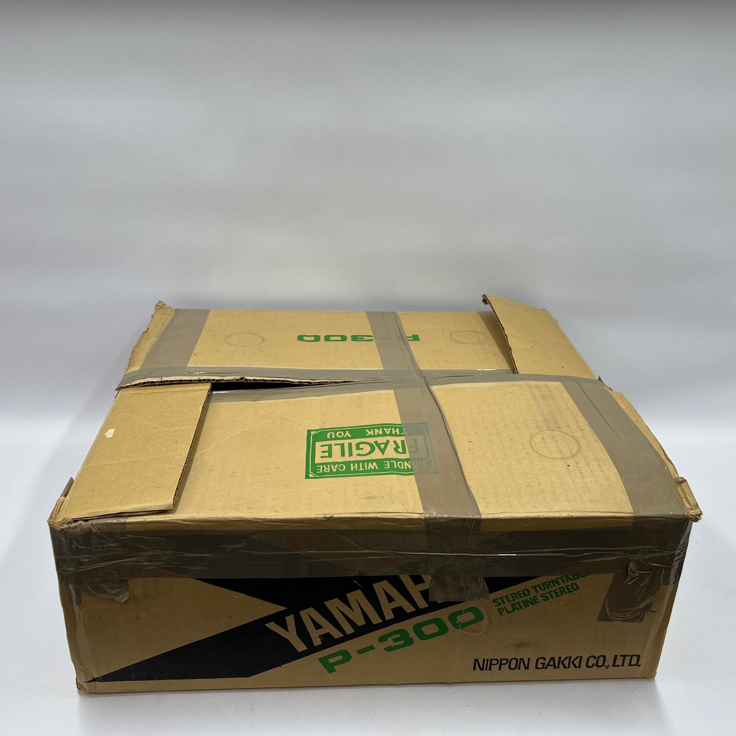 Yamaha P-300 Stereo Turntable No Needle