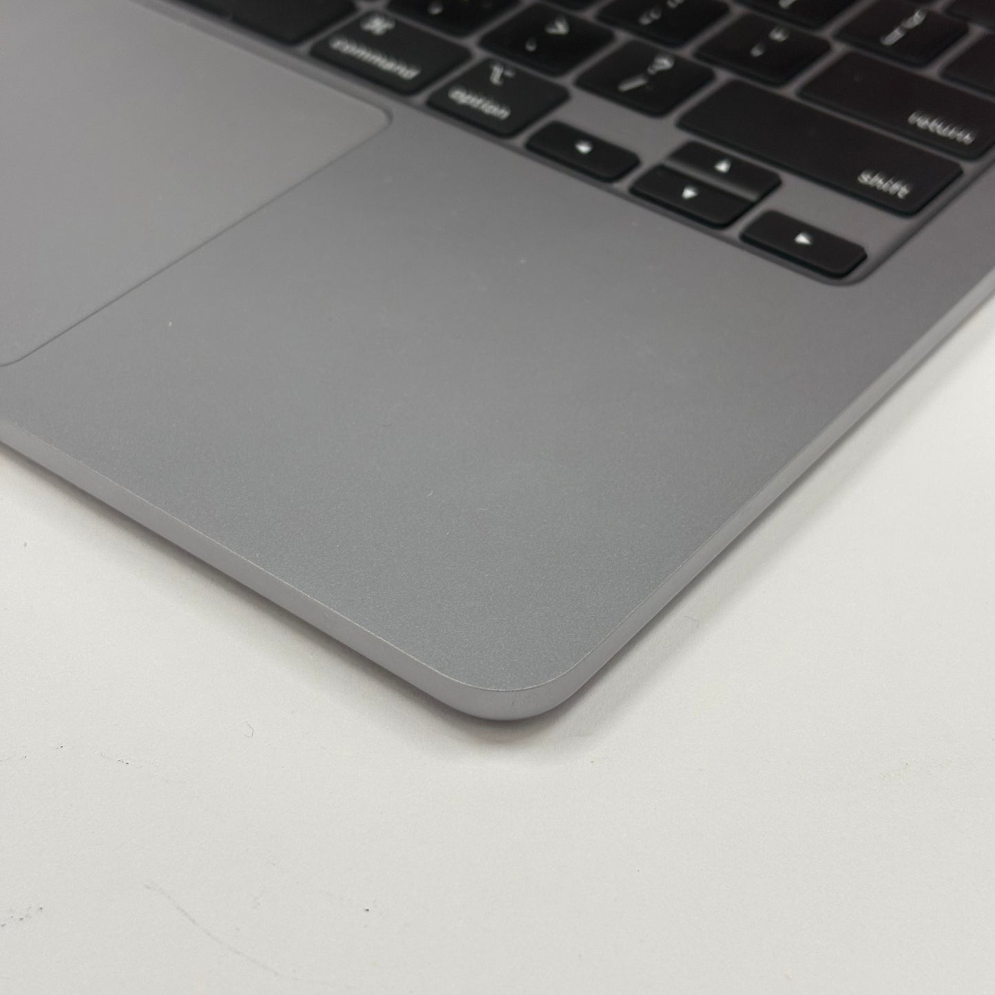 2022 Apple MacBook Air 13.6" M2 8 Core 3.5GHz 16GB RAM 256GB SSD MC7U4LL/A