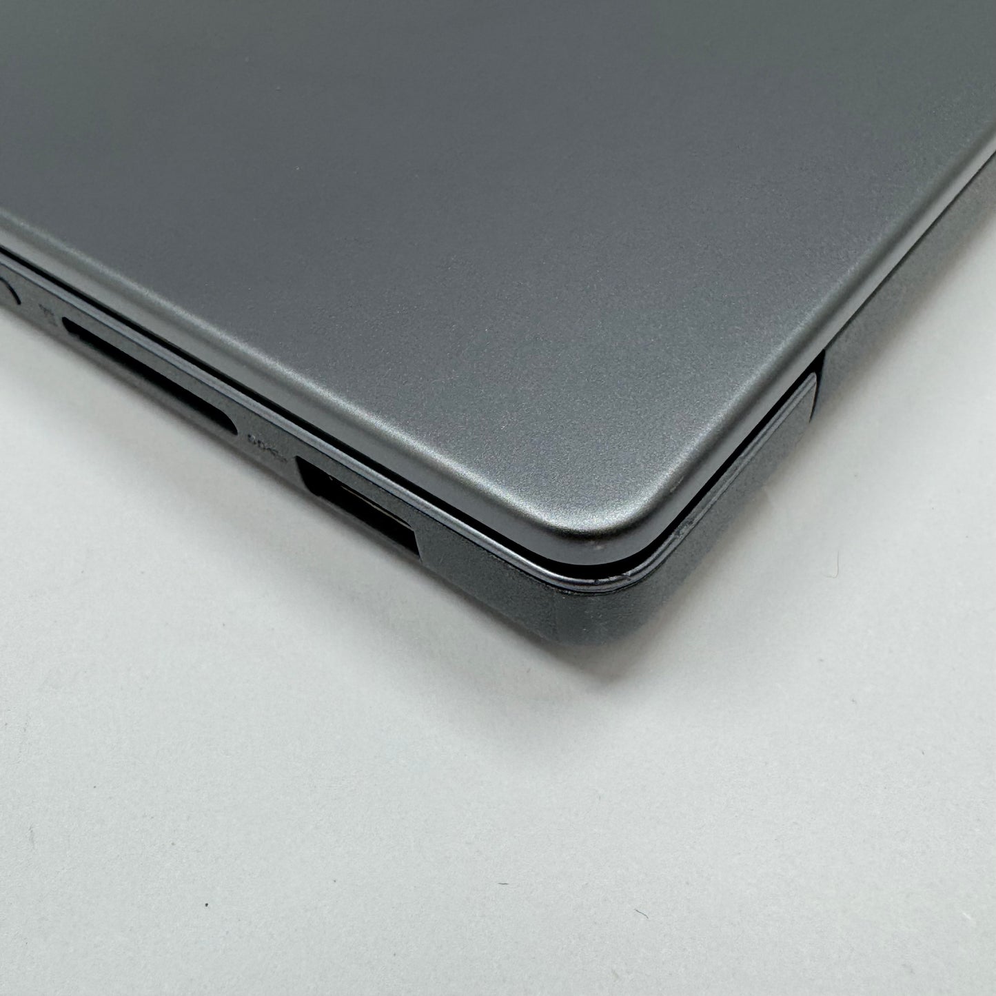 Lenovo IdeaPad Slim 3 83N30000US 15.3" Snapdragon X X126100 16GB RAM 256GB SSD