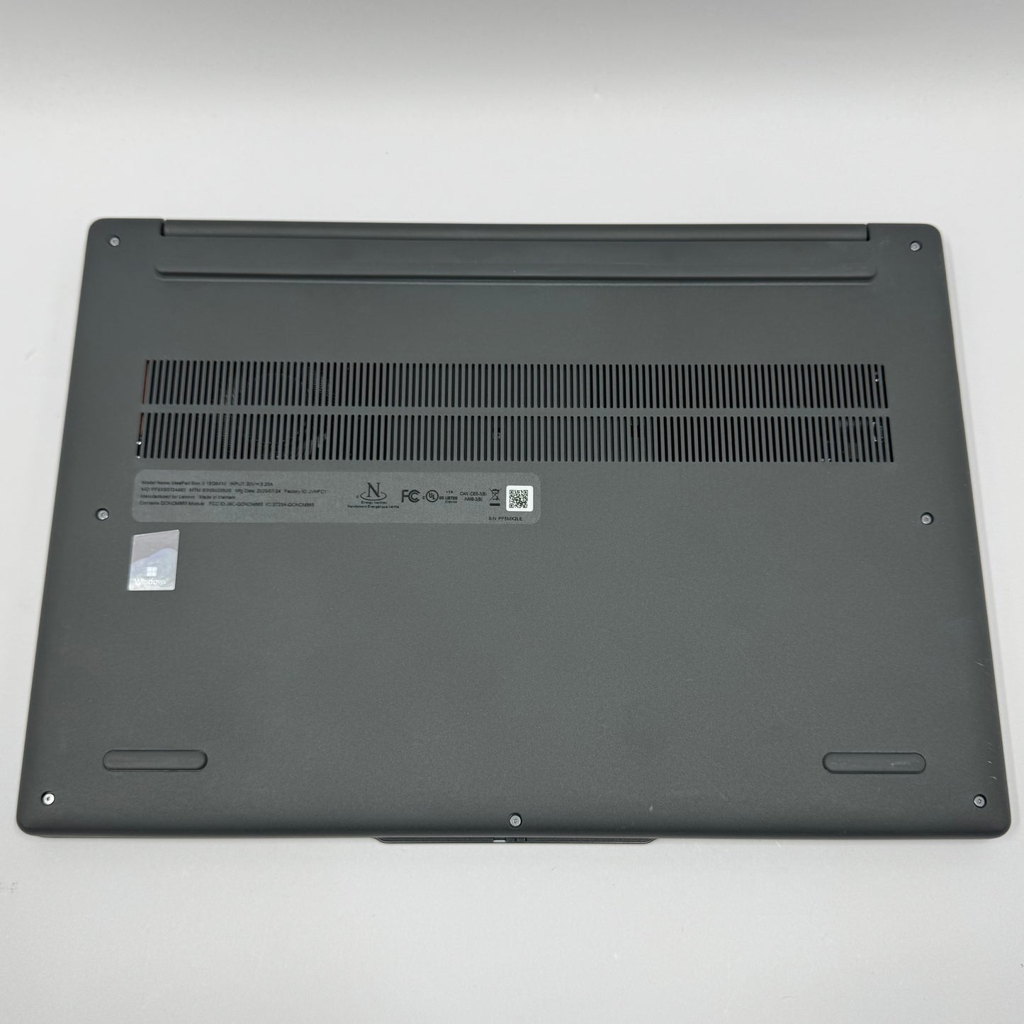 Lenovo IdeaPad Slim 3 83N30000US 15.3" Snapdragon X X126100 16GB RAM 256GB SSD