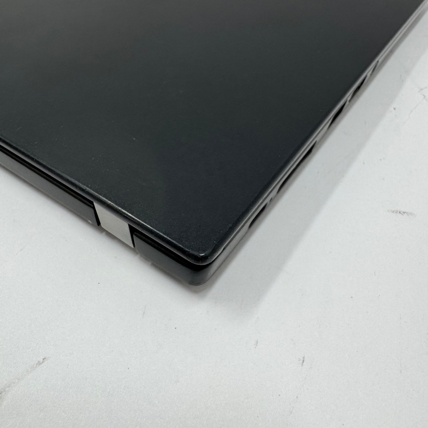 Lenovo ThinkPad T490s 20NX0035US 14" i5-8365U 1.6GHz 8GB RAM 256GB SSD Read