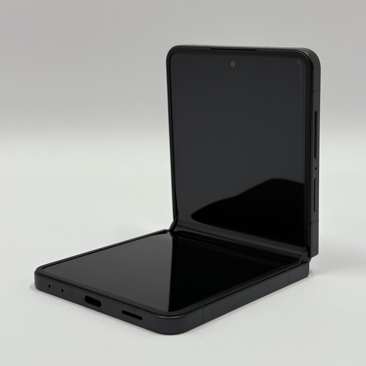 Unlocked Samsung Galaxy Z Flip7 12GB RAM 256GB SM-F766U1 Absolute Black