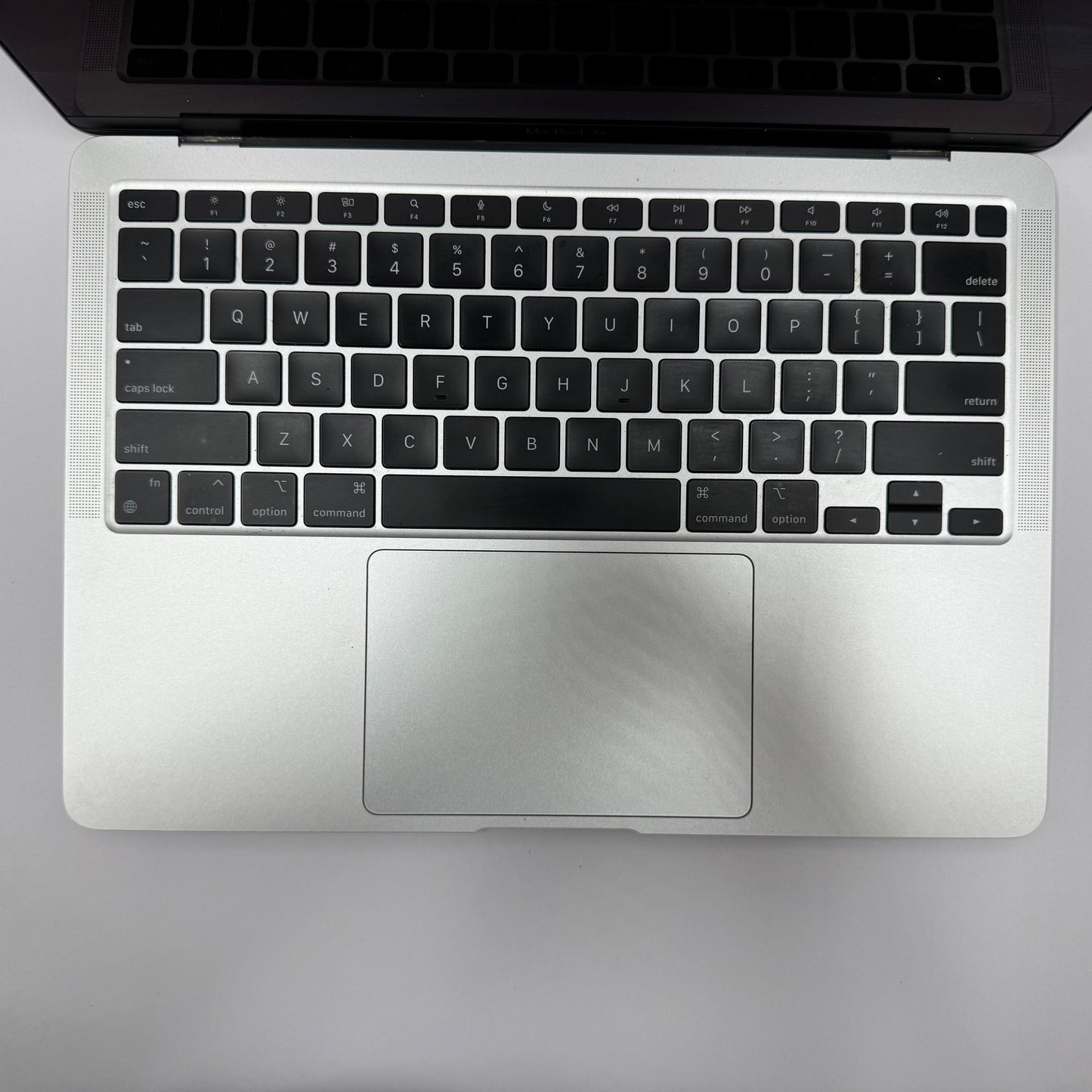 2020 Apple MacBook Air 13.3" M1 7C GPU 3.2GHz 8GB RAM 256GB SSD A2337