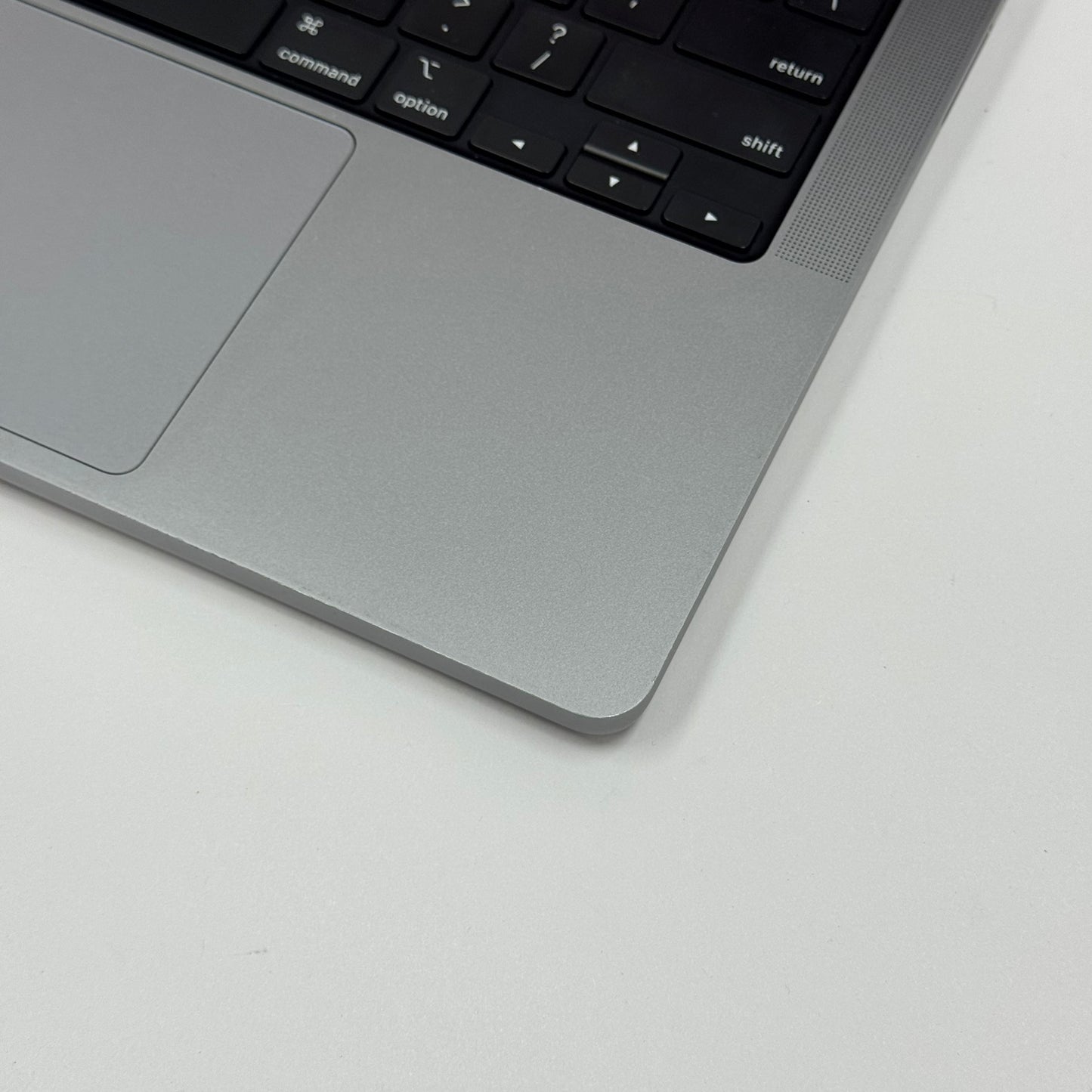 2021 Apple MacBook Pro 14" M1 Pro 14C GPU 3.2GHz 16GB RAM 512GB SSD MKGP3LL/A