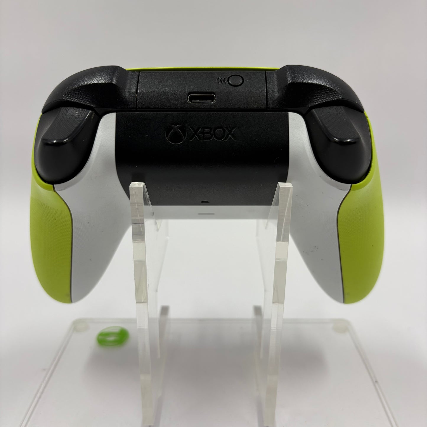 Microsoft Xbox One Wireless Controller Green  1914 Read