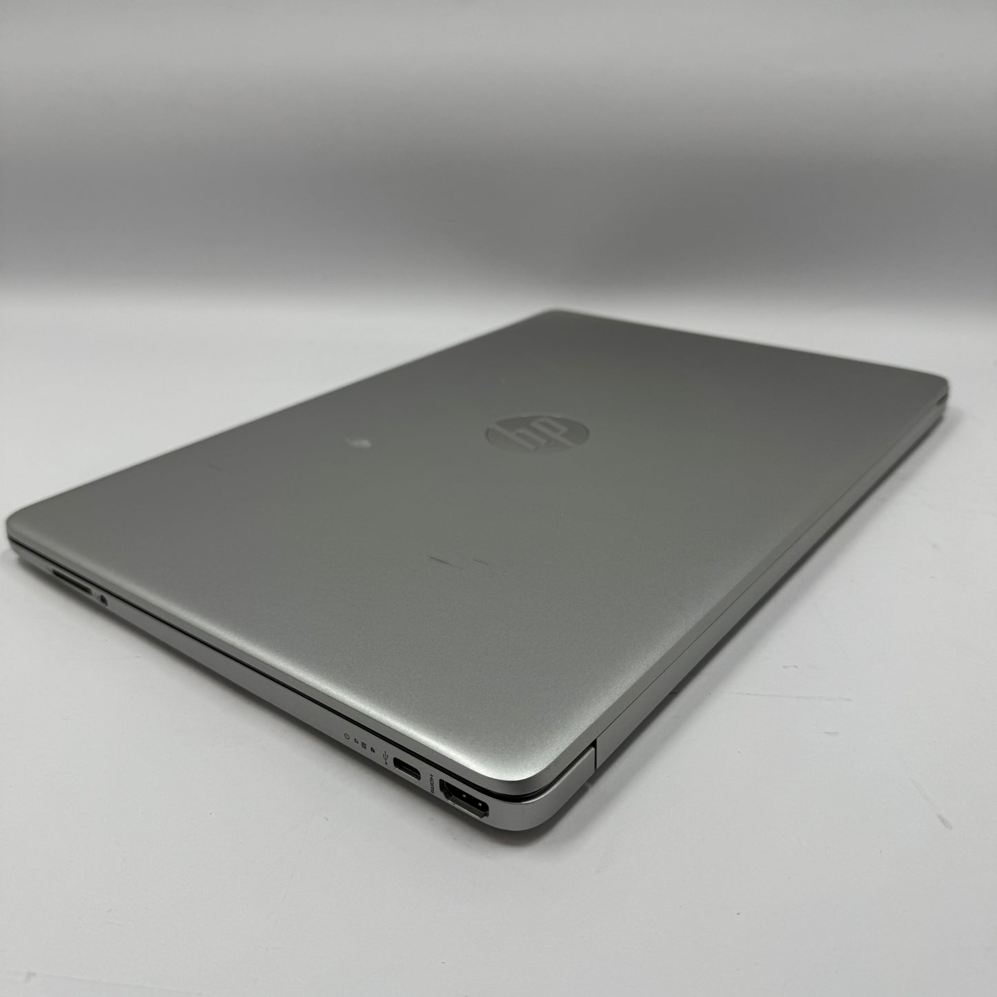 HP Laptop 15-EF2127WM 15.6" Ryzen 5 5500U 2.1GHz 32GB RAM 2TB SSD