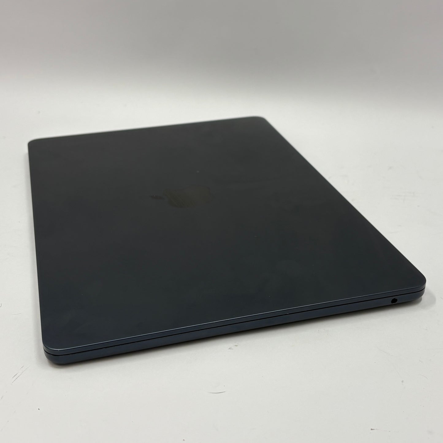 2022 Apple MacBook Air 13.6" M2 8C GPU 3.5GHz 8GB RAM 256GB SSD A2681
