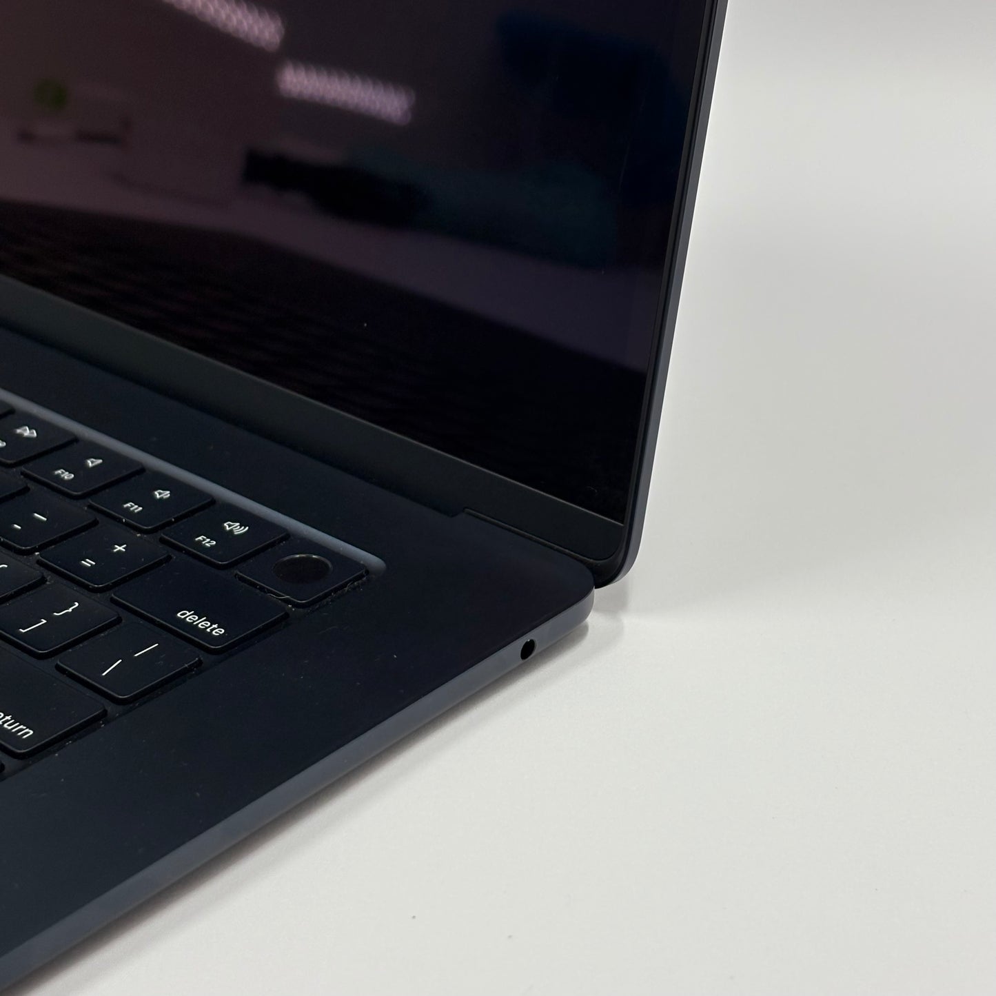 2024 Apple MacBook Air 15" M3 10C GPU 4.0GHz 8GB RAM 512GB SSD A3114