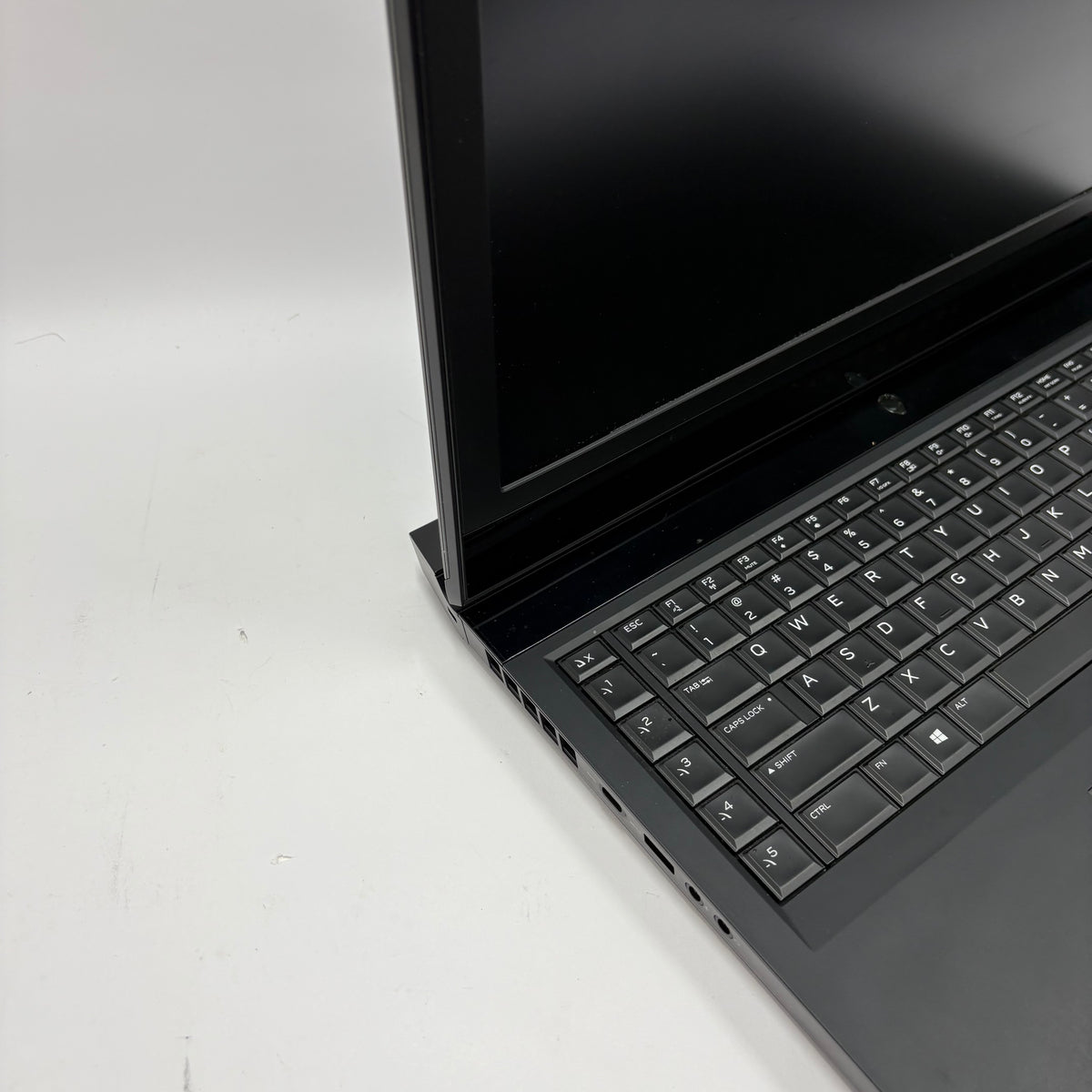 Alienware 17 R4 17.3" i7-7700HQ 16GB RAM 128GB SSD 1TB HDD GeForce GTX 1070
