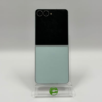 Unlocked Samsung Galaxy Z Flip7 12GB RAM 256GB SM-F766U1 Arctic Silver