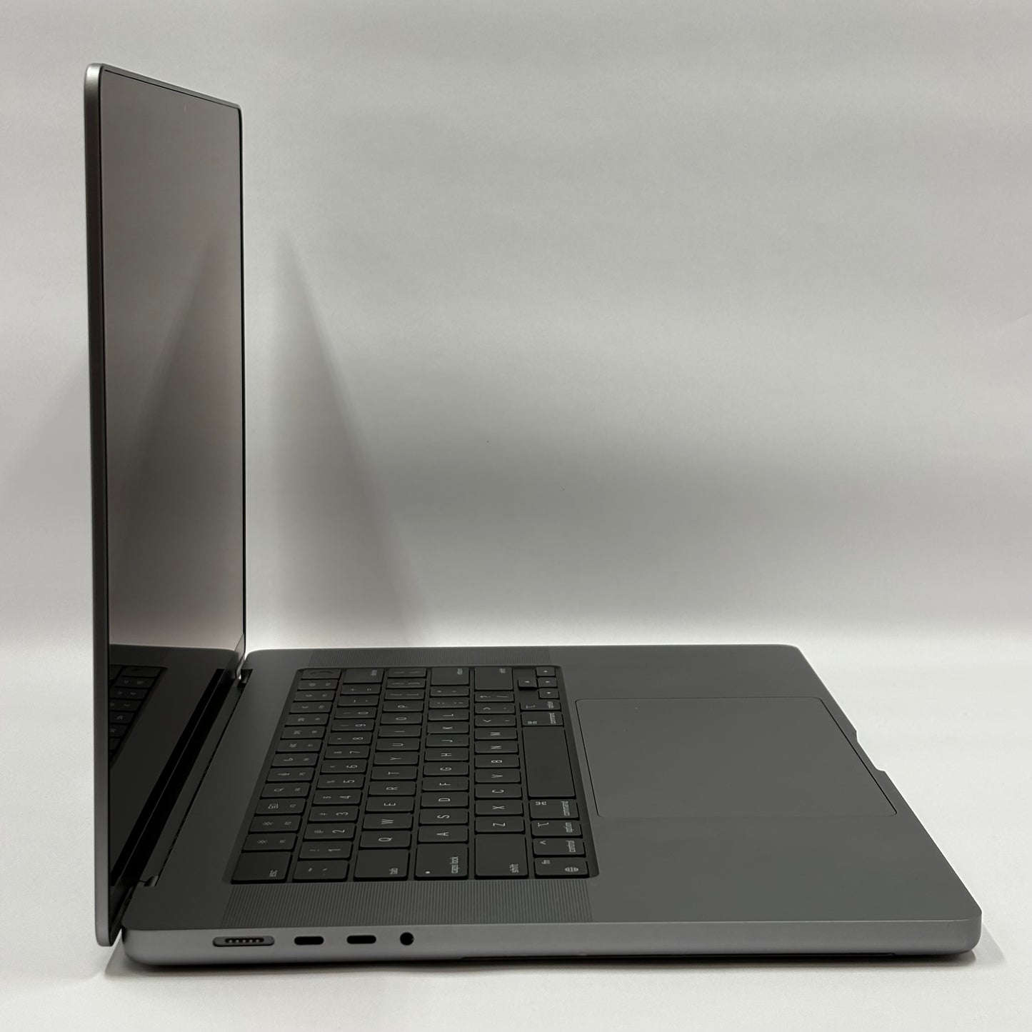 2021 Apple MacBook Pro 16" M1 Pro 16C GPU 3.2GHz 16GB RAM 2TB SSD A2485