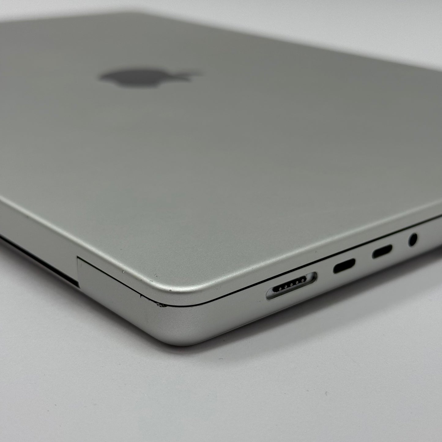 2021 Apple MacBook Pro 16" M1 Max 32C GPU 3.2GHz 64GB RAM 4TB SSD A2485