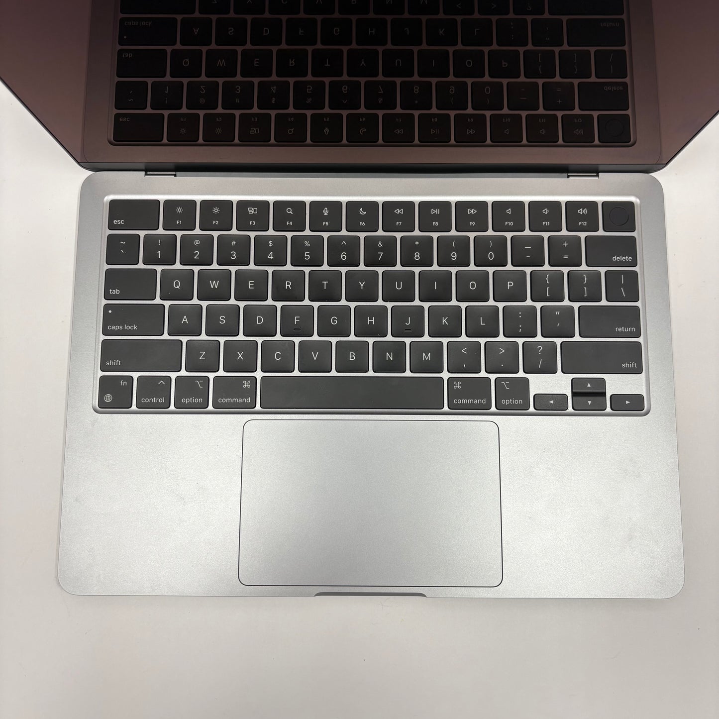 2022 Apple MacBook Air 13.6" M2 8 Core 3.5GHz 16GB RAM 256GB SSD MC7U4LL/A