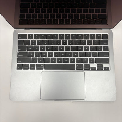 2022 Apple MacBook Air 13.6" M2 8 Core 3.5GHz 16GB RAM 256GB SSD MC7U4LL/A