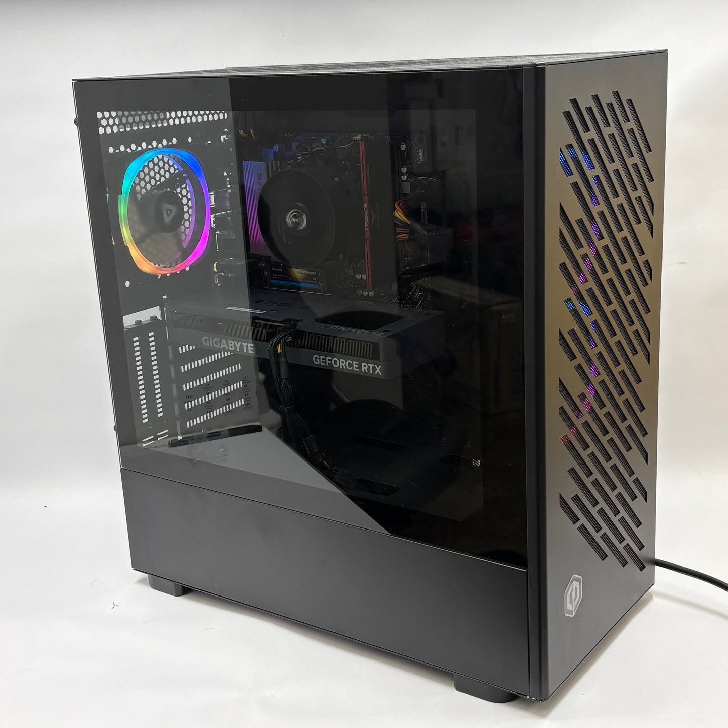 CyberPower C-Series Ryzen 7 7700X 4.50GHz 16GB RAM 1TB SSD GeForce RTX 4060 Ti