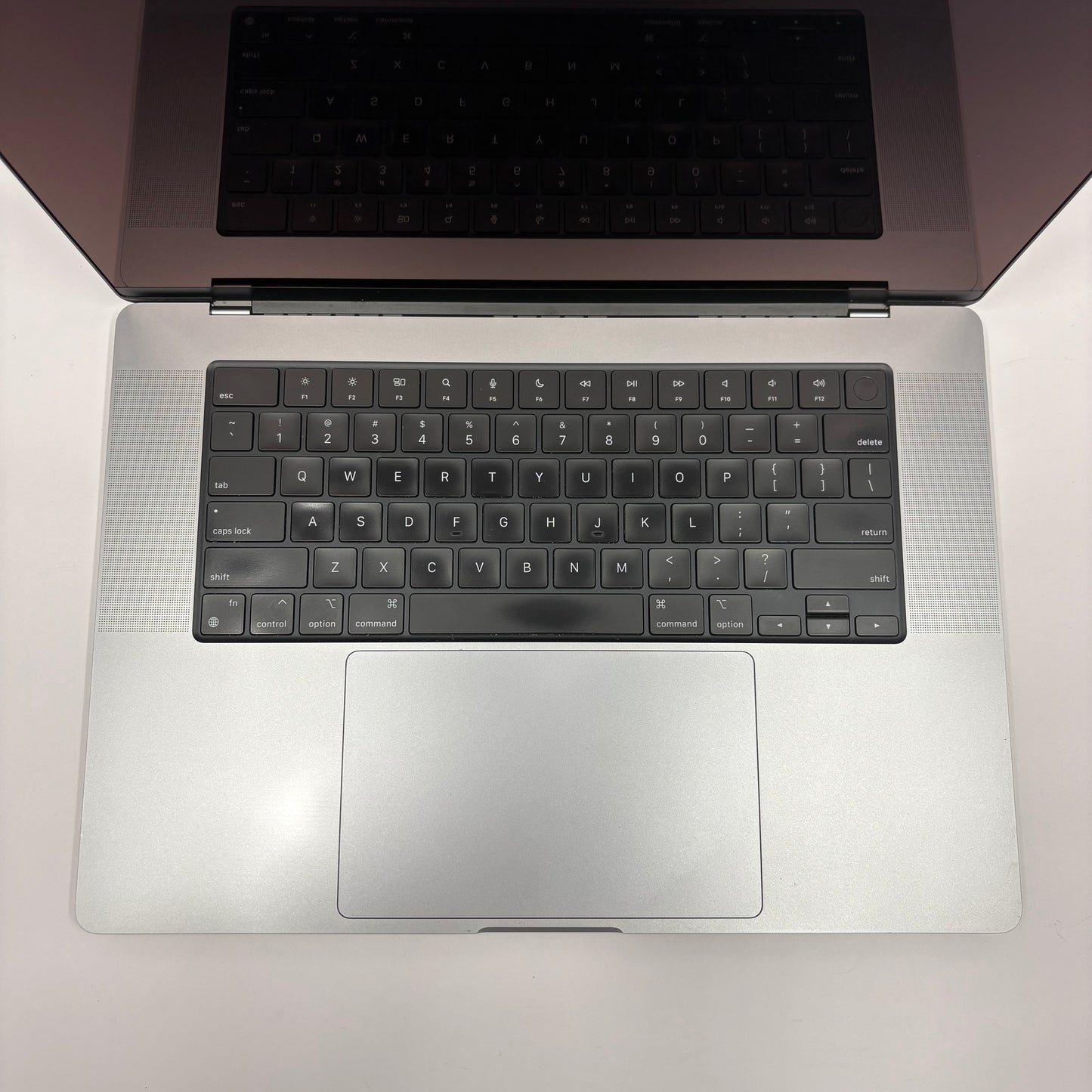 2021 Apple MacBook Pro 16" M1 Pro 16 Core 3.2GHz 16GB RAM 2TB SSD A2485