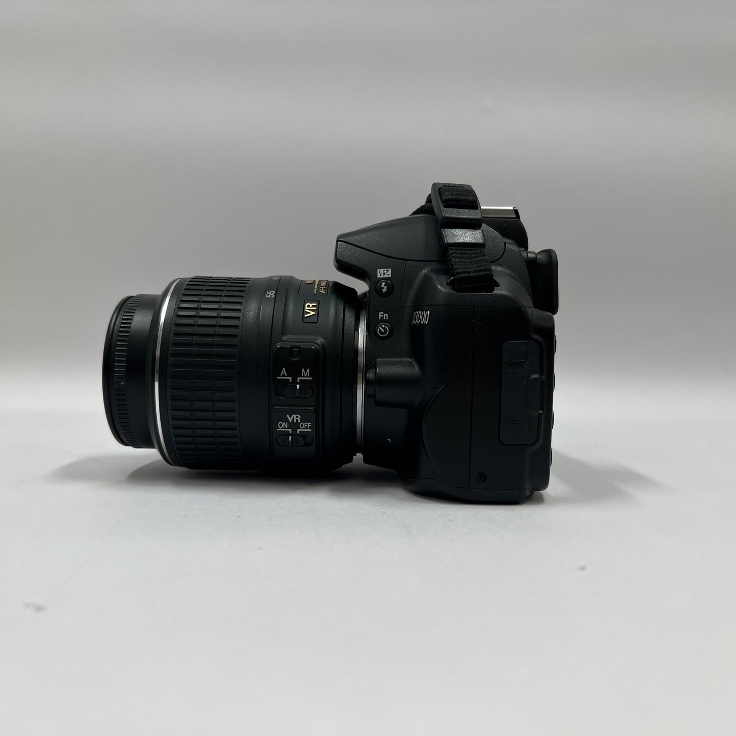 Nikon D3000 10.2MP Digital SLR DSLR Camera 3713 Shutter Count