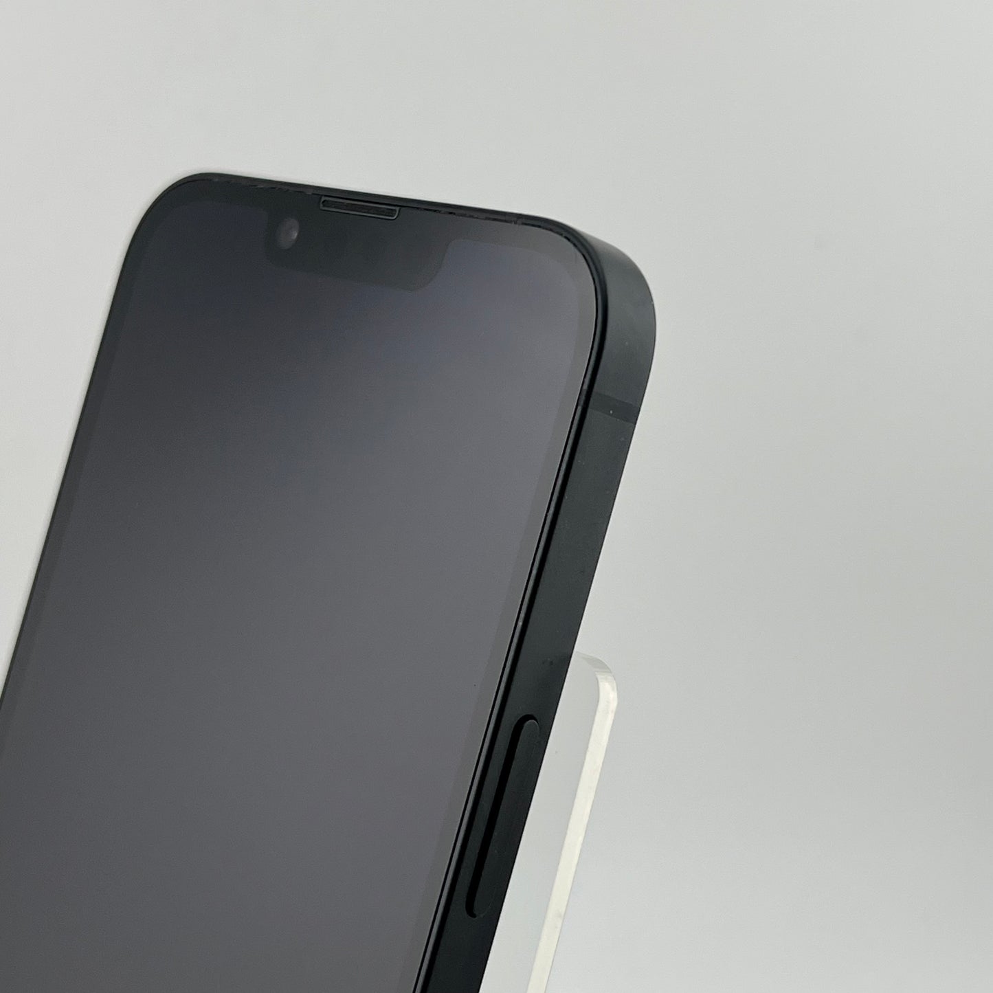 T-Mobile Apple iPhone 16e 128GB 18.6.2 Black MD0D4LL/A