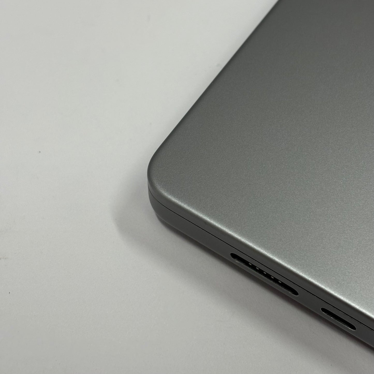 2021 Apple MacBook Pro 16" M1 Pro 16C GPU 3.2GHz 16GB RAM 2TB SSD A2485